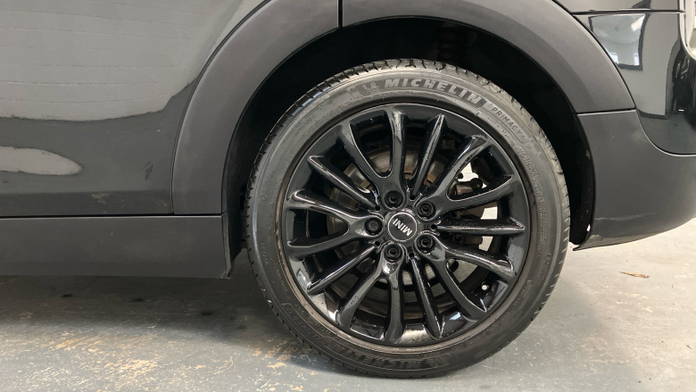 MINI Clubman 1.5 Cooper Exclusive 6dr Auto [Comfort/Nav+ Pack] Petrol Estate